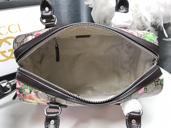 激安グッチバッグコピー着用イメージ